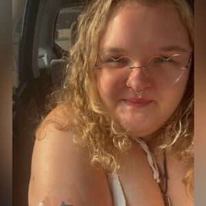 Meet your Posher, Eamilia